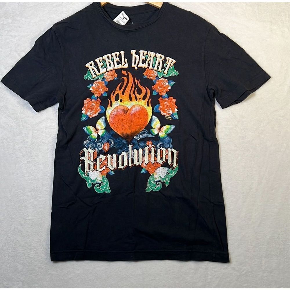 Full Tilt‎ Rebel Heart Revolution T-shirt NWT- Men Small